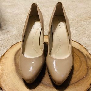 Tahari Nude Heels Size 8.5 Great Condition